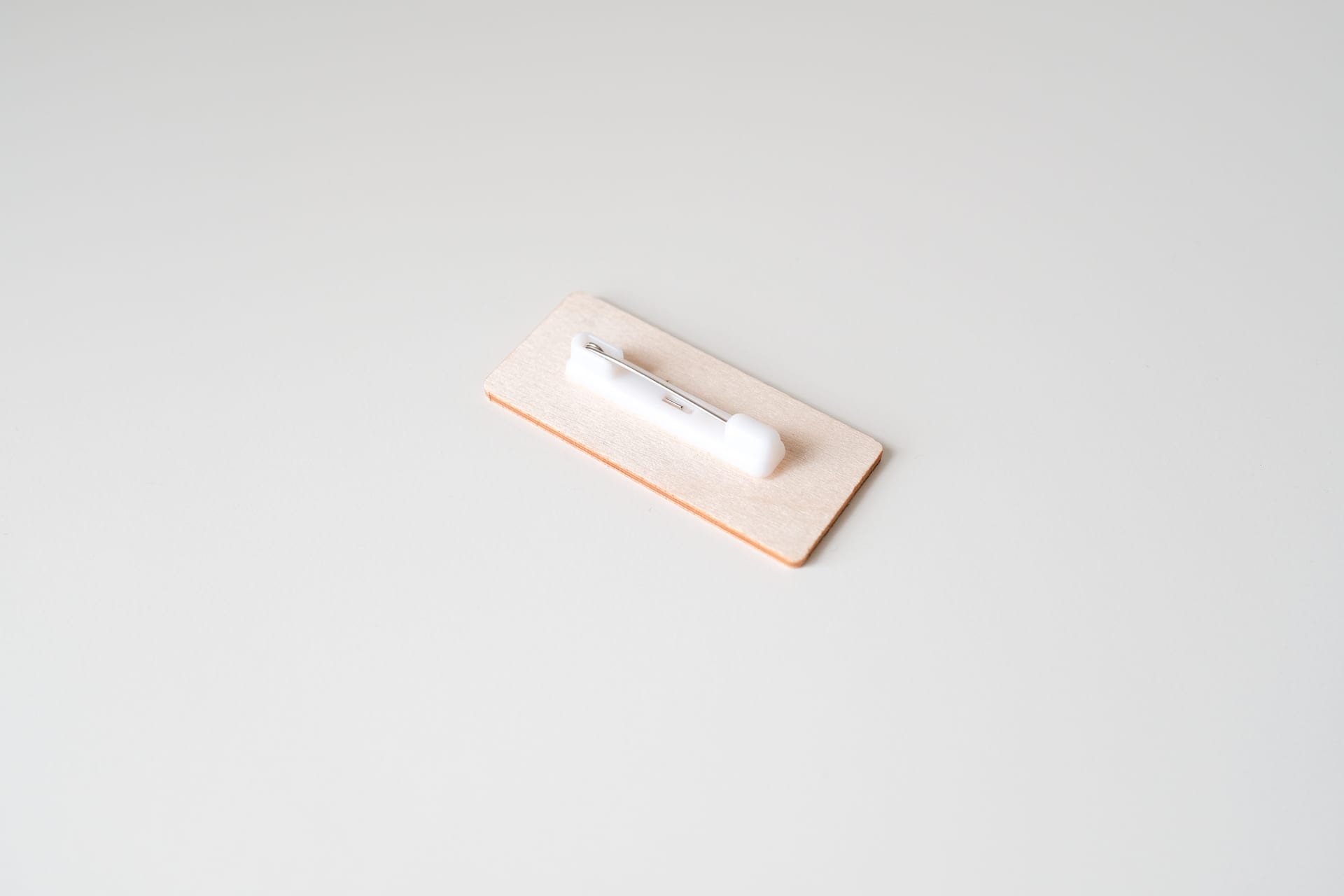 Kiinnitystyyppi: Neula, 37 x 7 mm